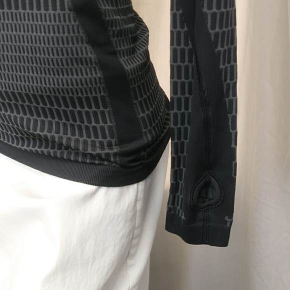 Lululemon Athletica Grey Running Shirt - Picture 2 of 9